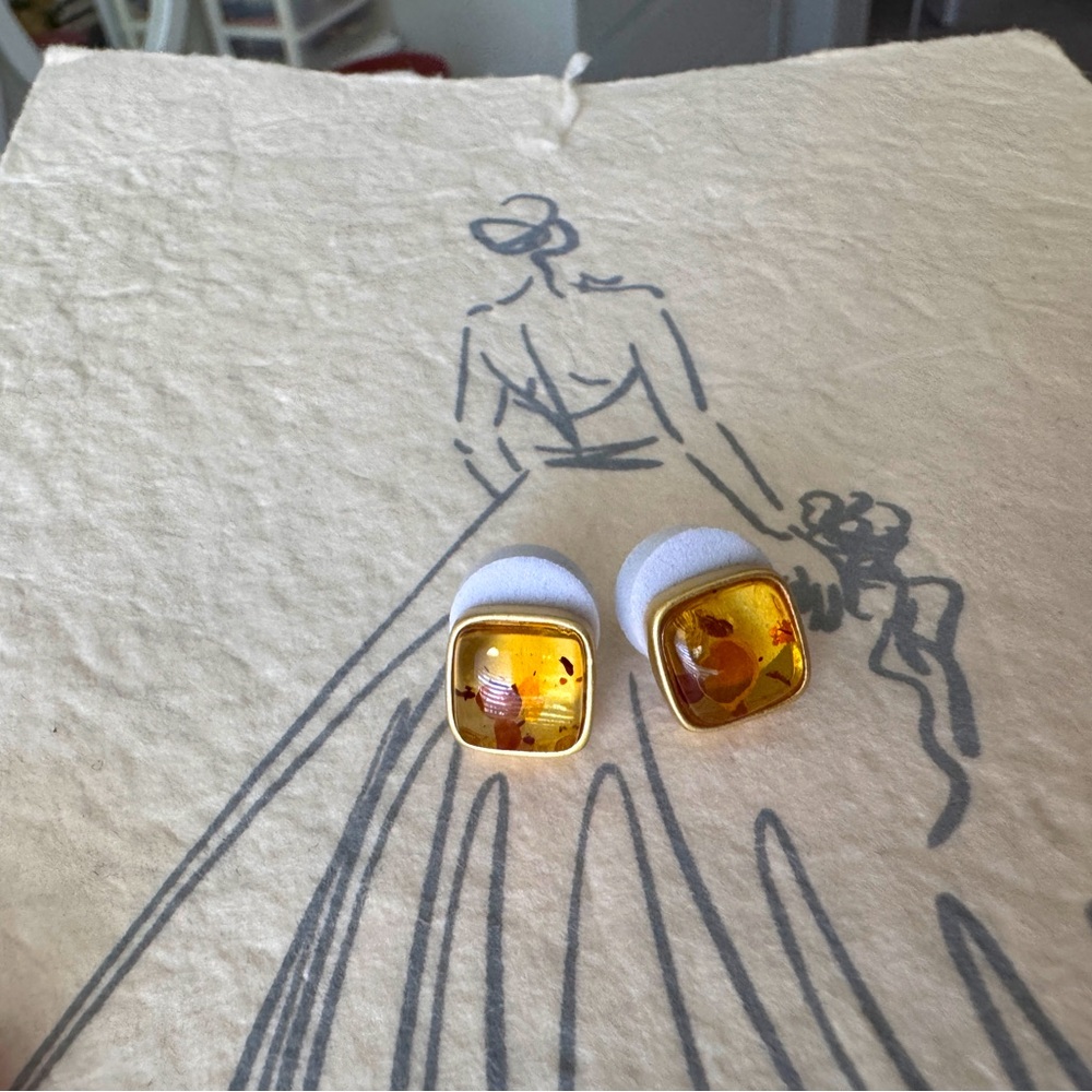 11mm Amber Sweet & Delicate Square Floral Earrings
